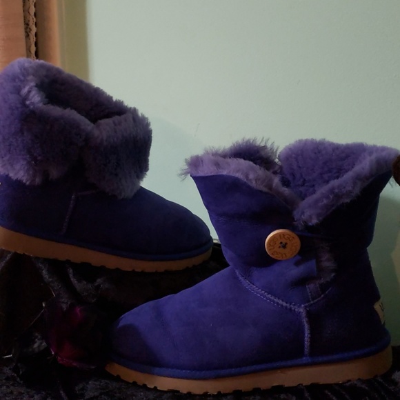 UGG Shoes - BLUE UGGS SIZE 8 EUC GREAT WITH JEANS!